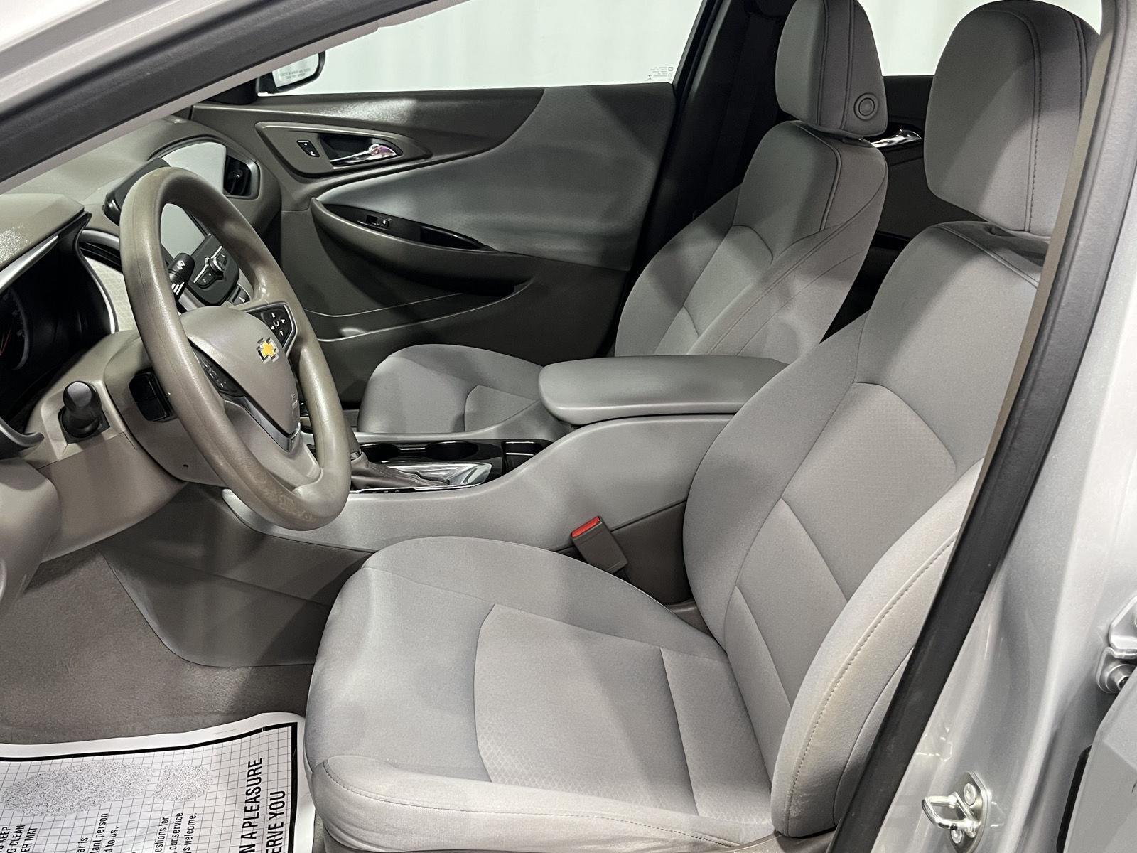 2018 Chevrolet Malibu LS photo 9