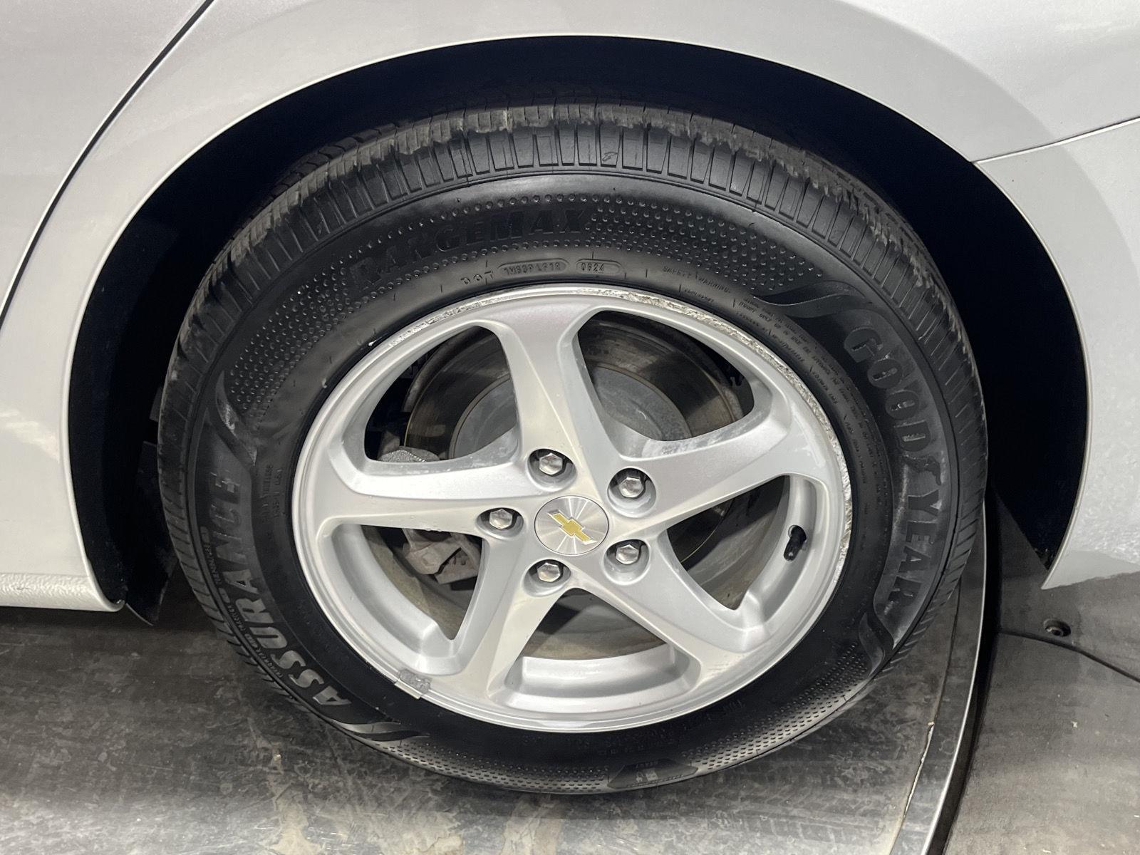 2018 Chevrolet Malibu LS photo 16