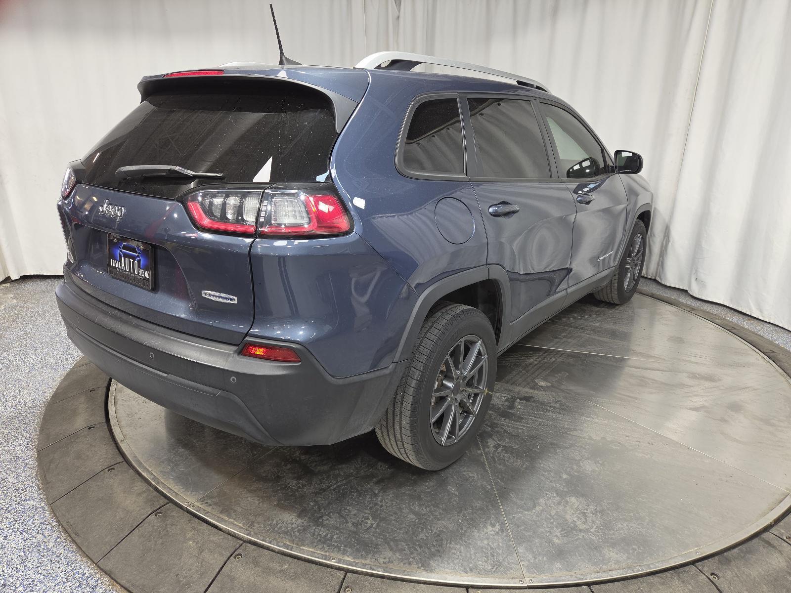 View vehicle photo 7