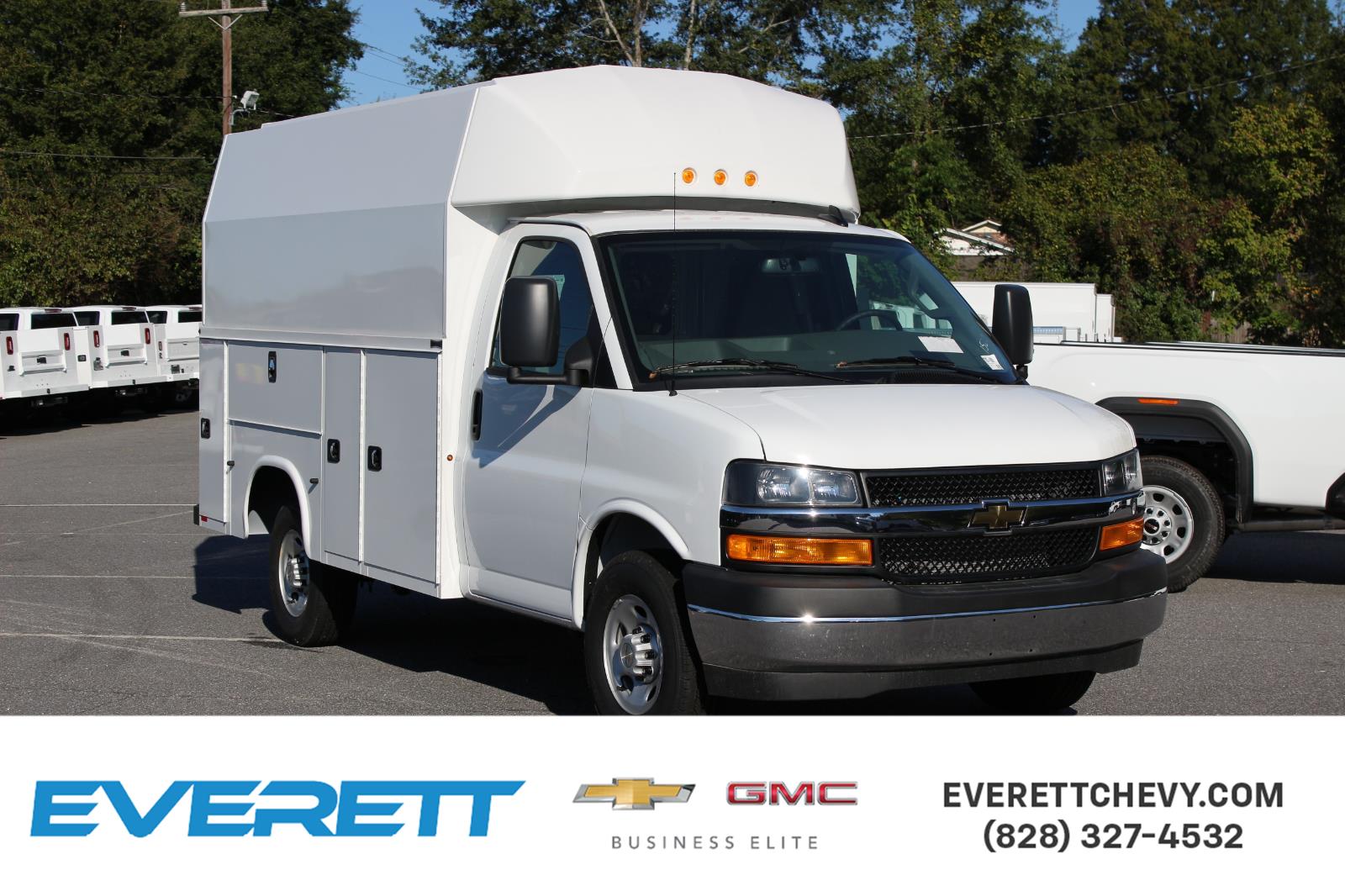 Summit White 2025 Chevrolet Express Chassis 3500 Cutaway 139 Van Rear-Wheel Drive 8-Speed Automatic
