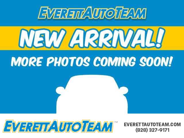 Glacier White Tricoat 2026 GMC Sierra 2500HD Denali Ultimate Crew Cab 4WD Pickup Truck Four-Wheel Drive Automatic