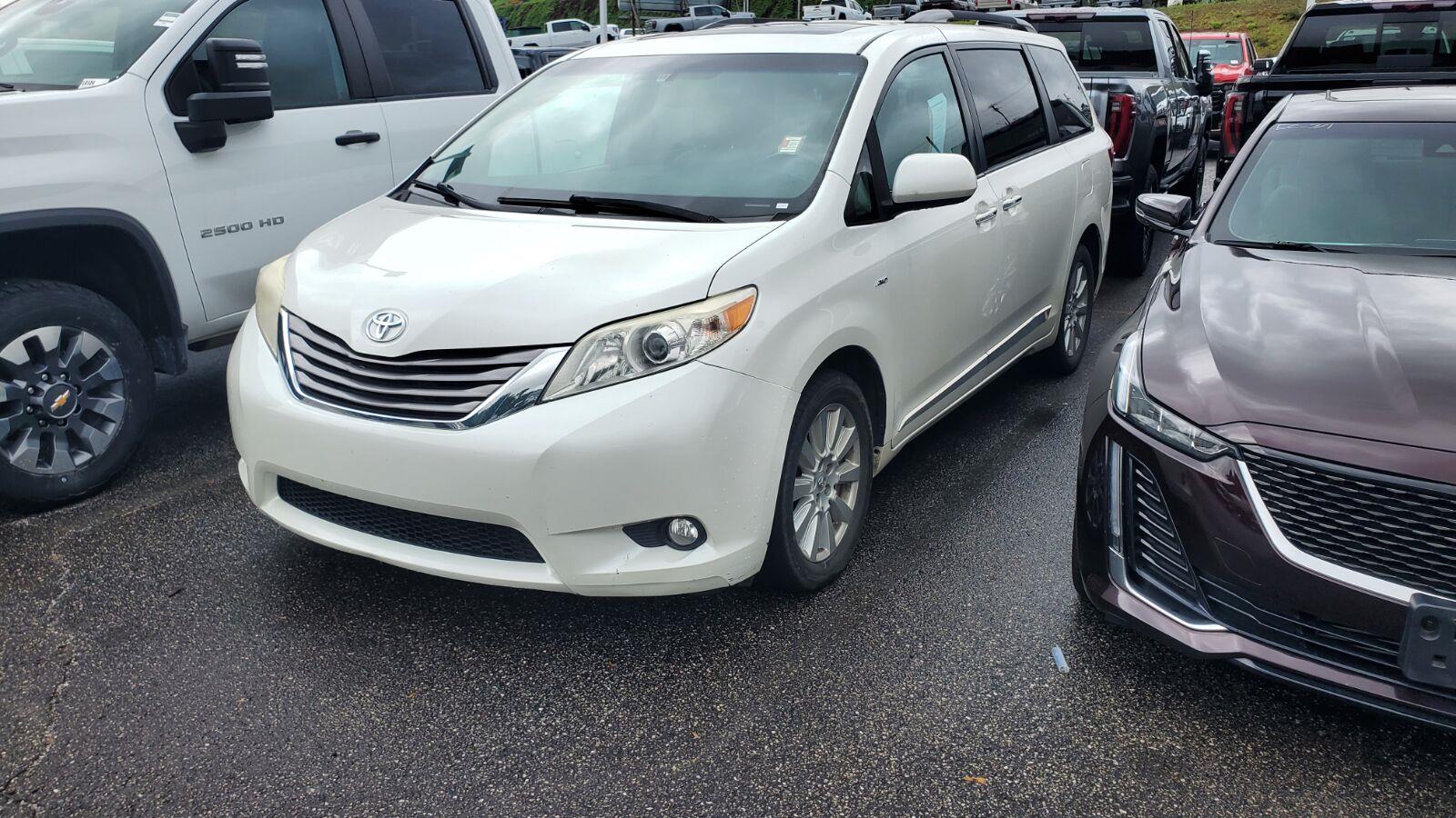 2017 Toyota Sienna XLE