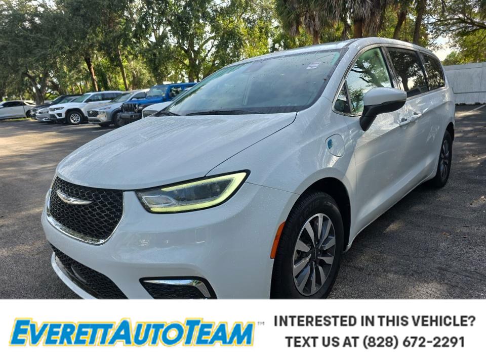 2023 Chrysler Pacifica Hybrid Touring L