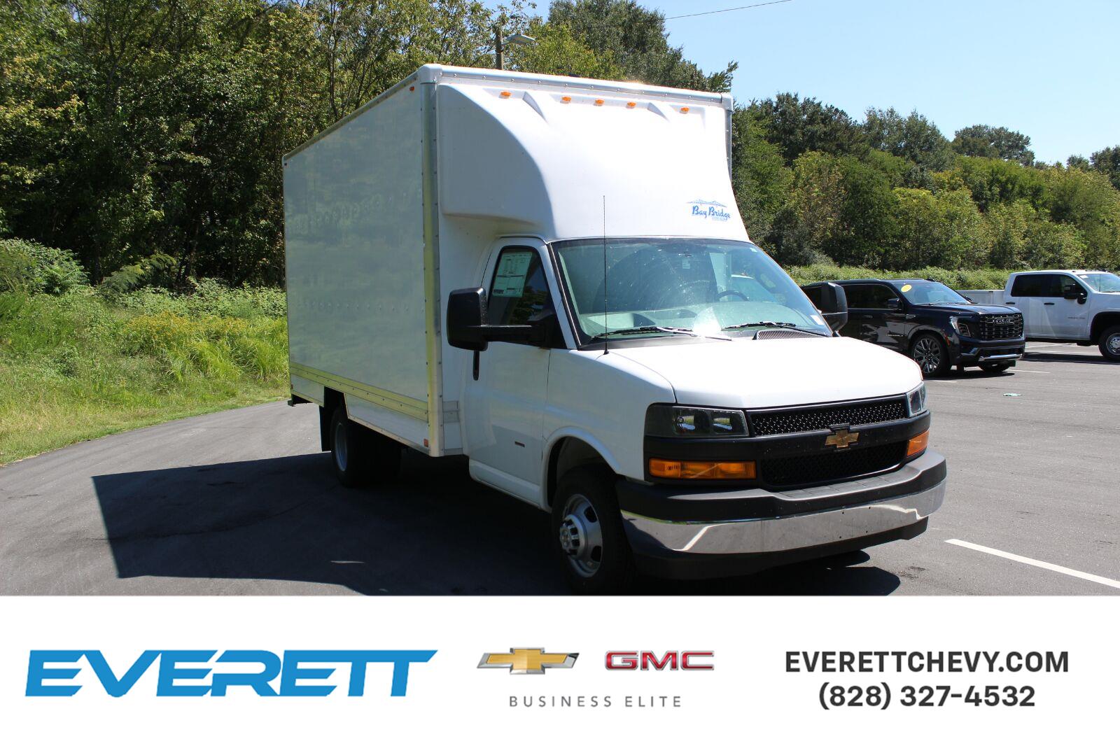 2025 Chevrolet Express Cutaway 3500 Van 159"