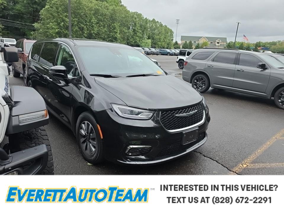 2022 Chrysler Pacifica Hybrid Touring L