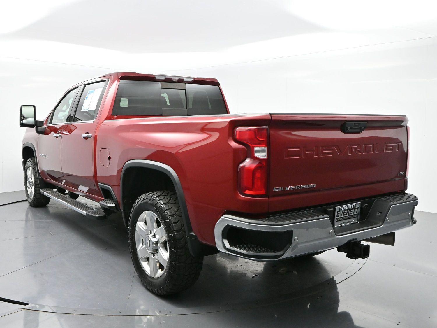 View vehicle photo 5