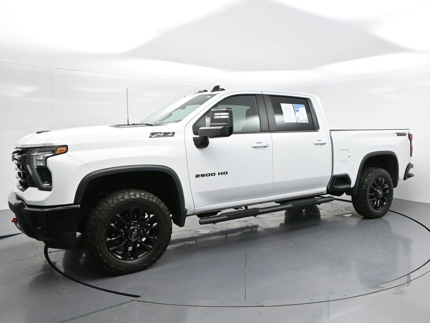 View vehicle photo 4