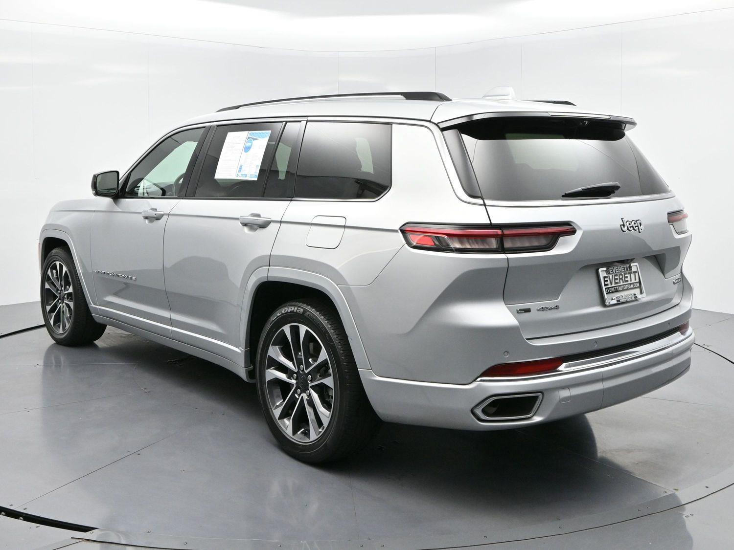 View vehicle photo 5