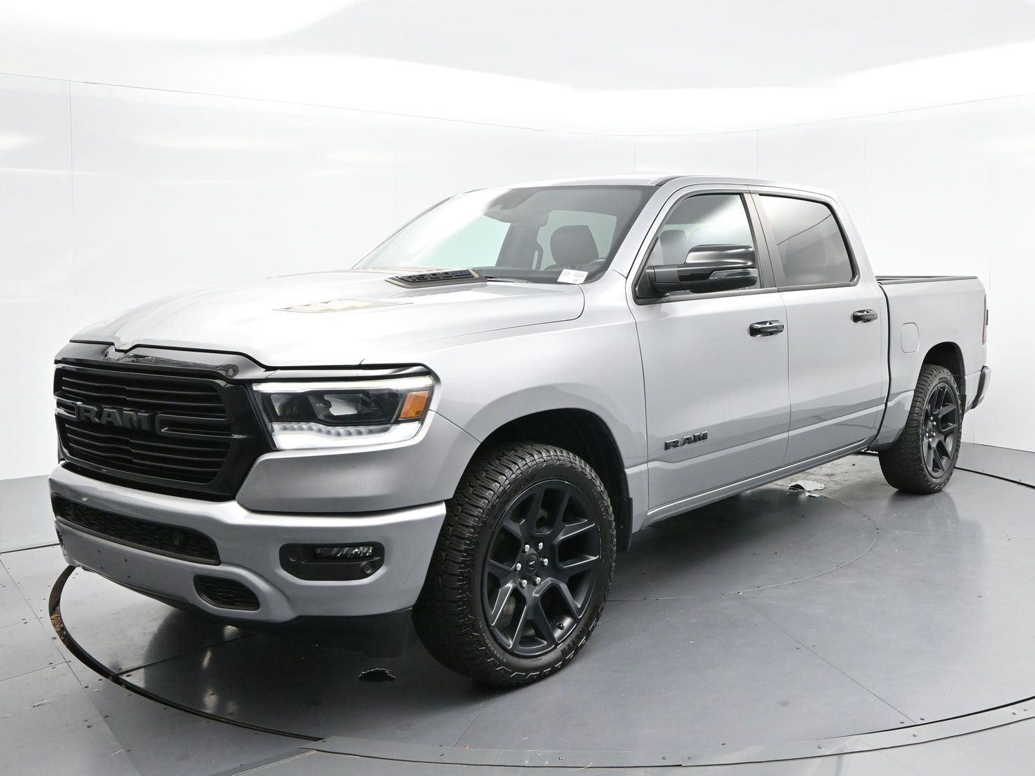 View vehicle photo 3