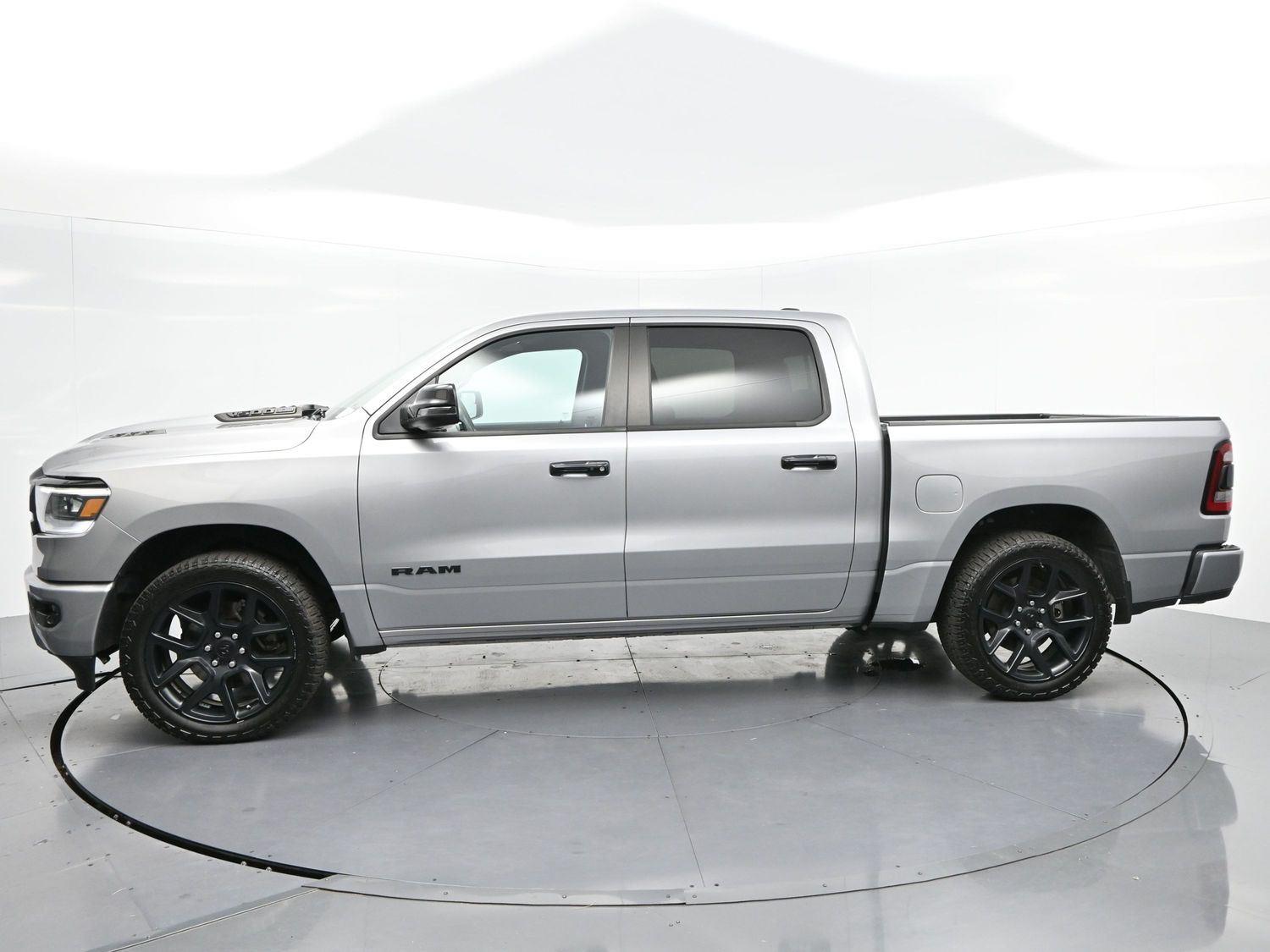 View vehicle photo 4