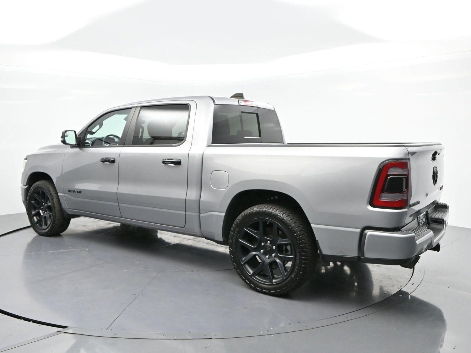 View vehicle photo 5