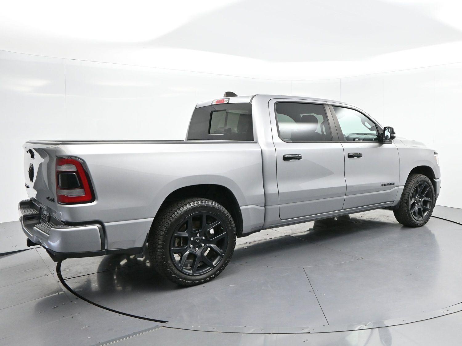 View vehicle photo 7