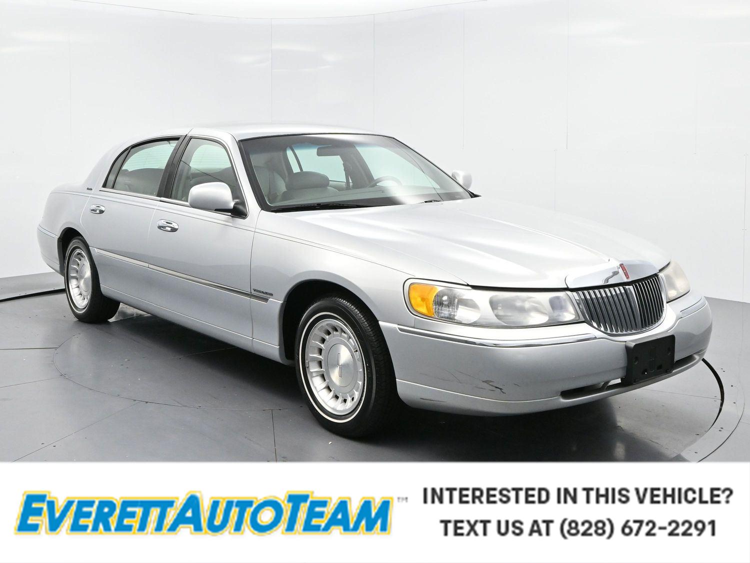  2000 Lincoln Town Car Sedan Rear-Wheel Drive 4-Speed Automatic Overdrive