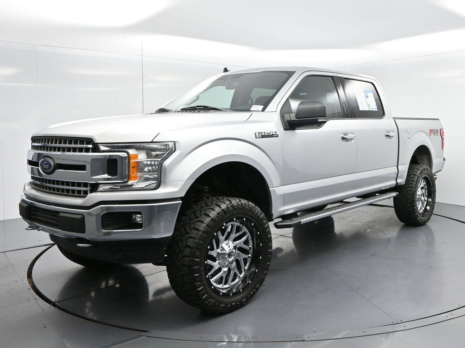 View vehicle photo 3