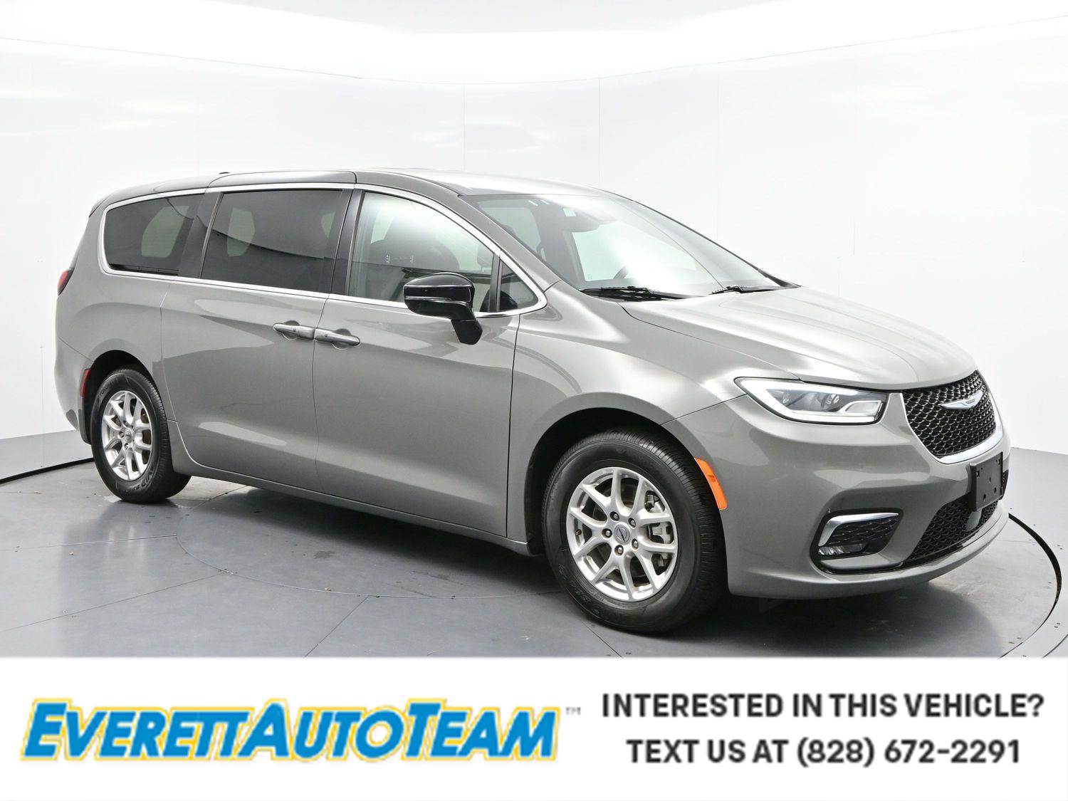 2025 Chrysler Pacifica Select