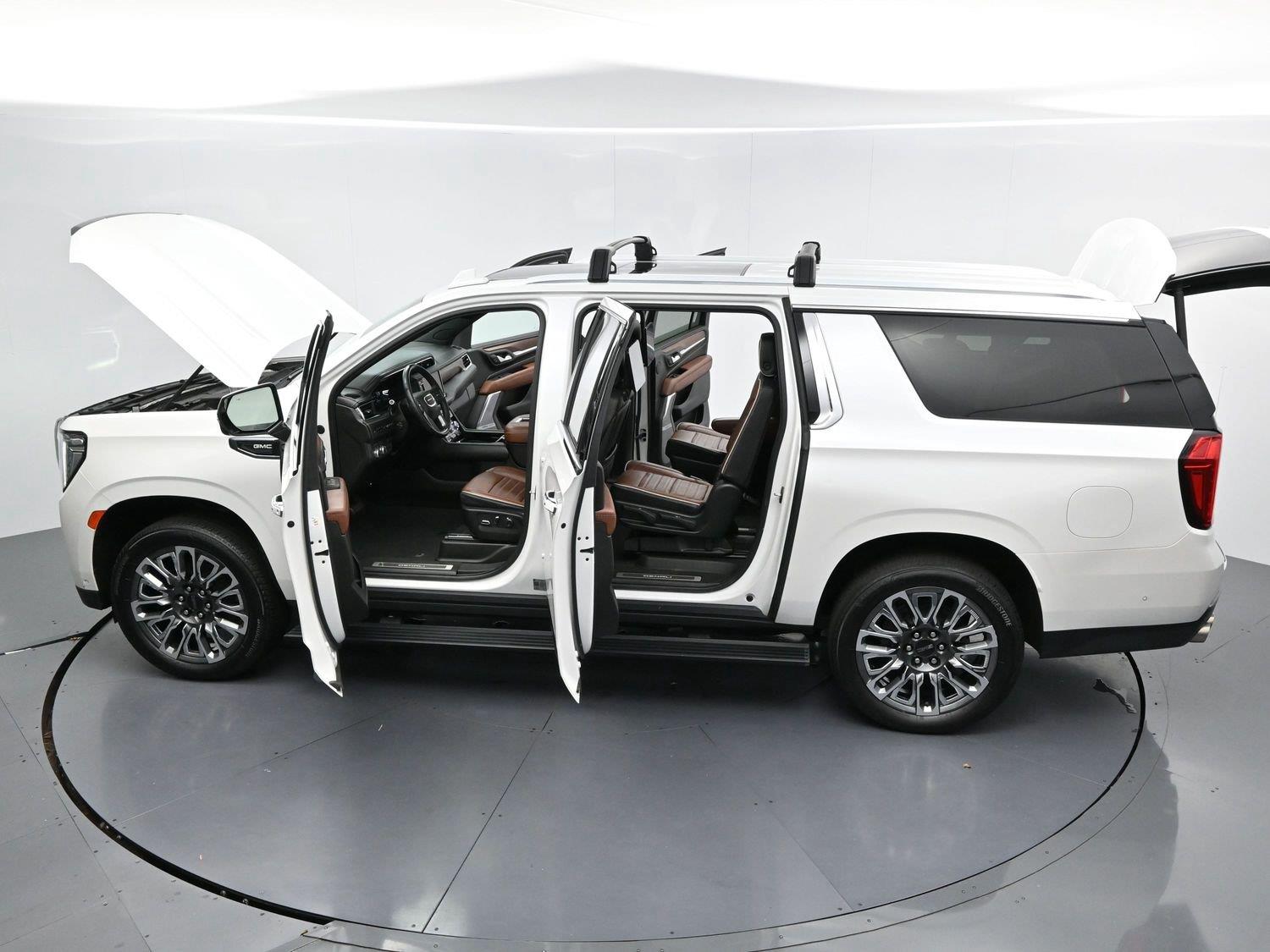 Used 2023 WHITE FROST TRICOAT GMC Denali Ultimate image 45