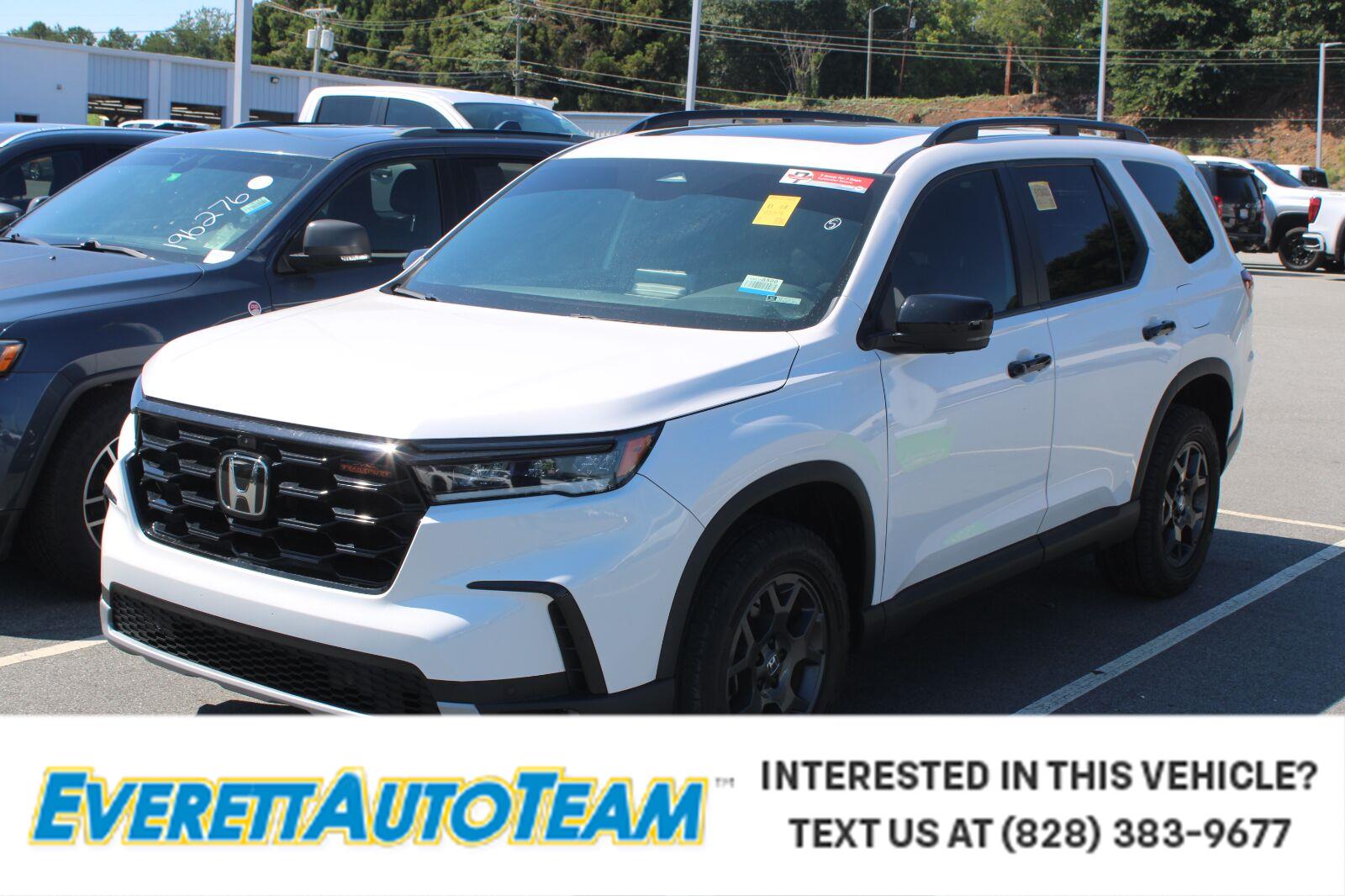 Platinum White Pearl 2024 Honda Pilot SUV / Crossover All-Wheel Drive Automatic