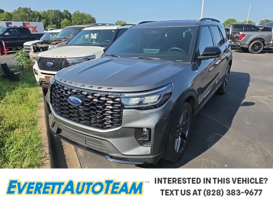 2025 Ford Explorer ST-Line