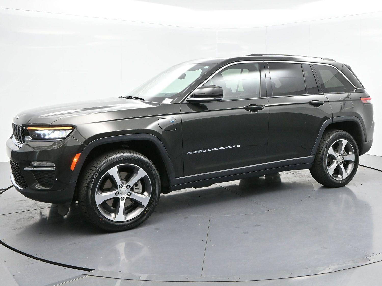 View vehicle photo 4