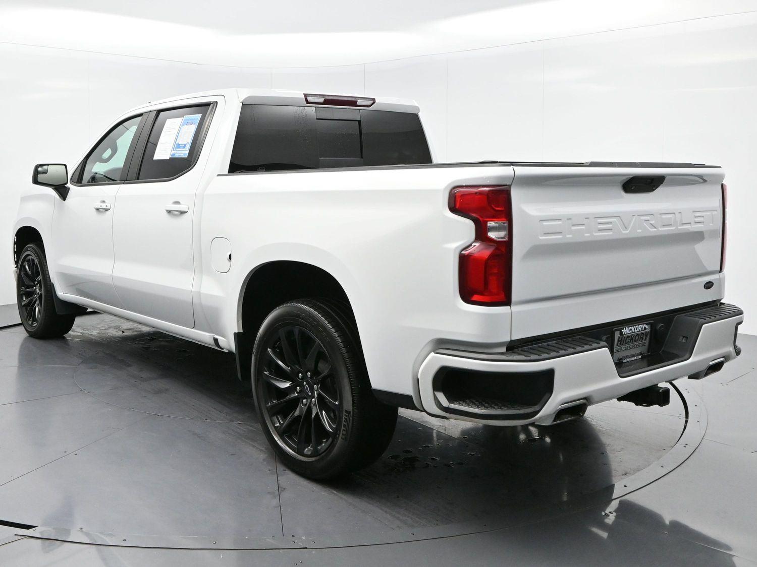 View vehicle photo 6