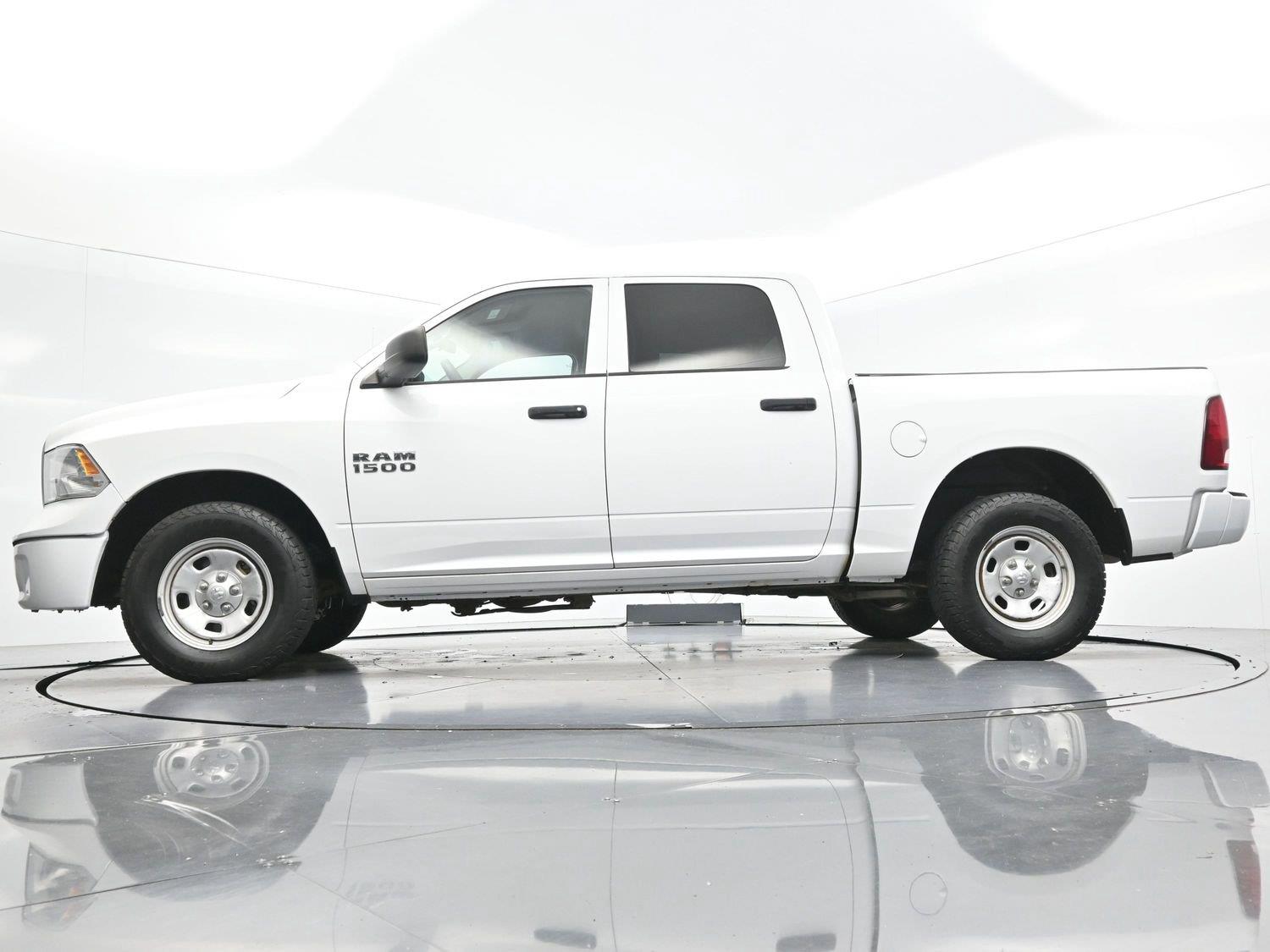 Used 2015 Bright White Clearcoat Ram Tradesman image 40