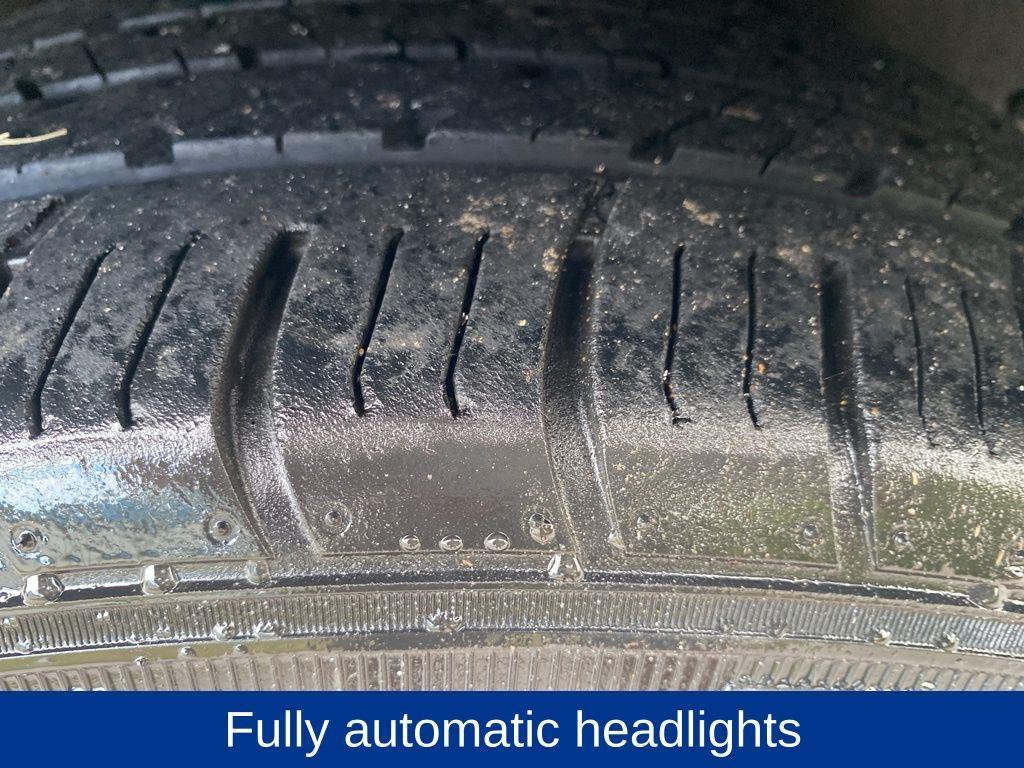 2020 Toyota Corolla LE - 11