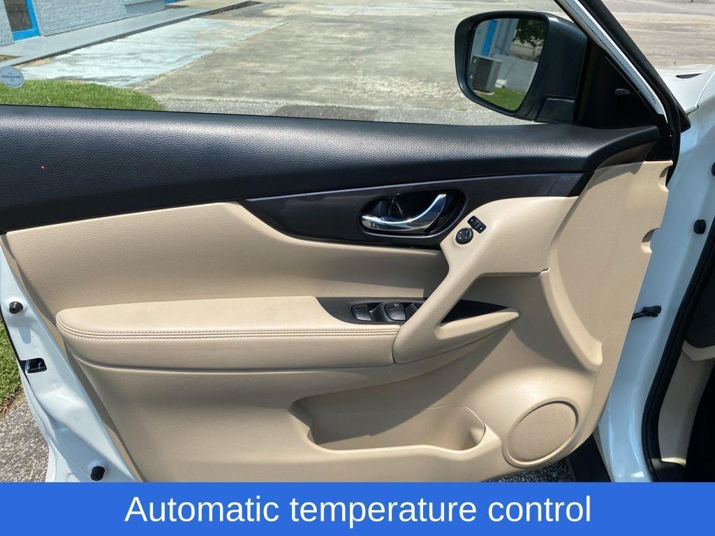 2019 Nissan Rogue SV - 10