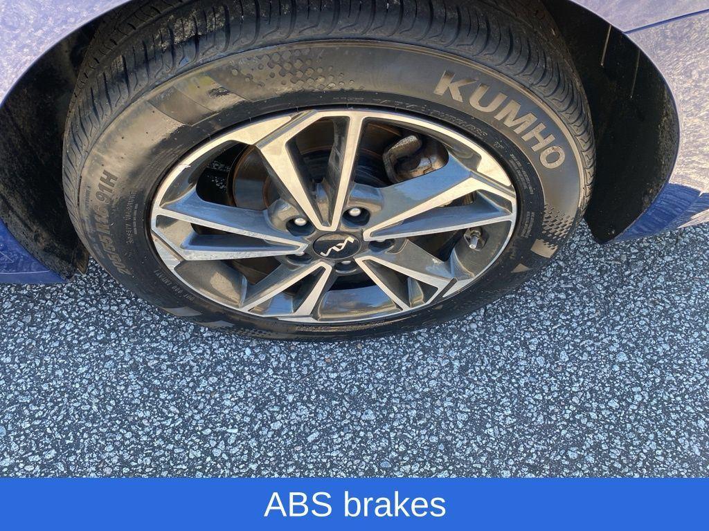 2023 Kia Forte LXS - 9