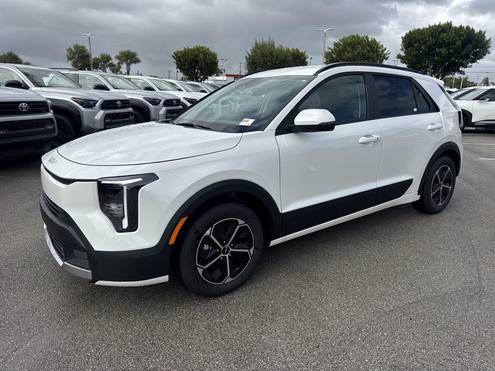 Snow White Pearl 2027 Kia Niro SUV / Crossover Automatic