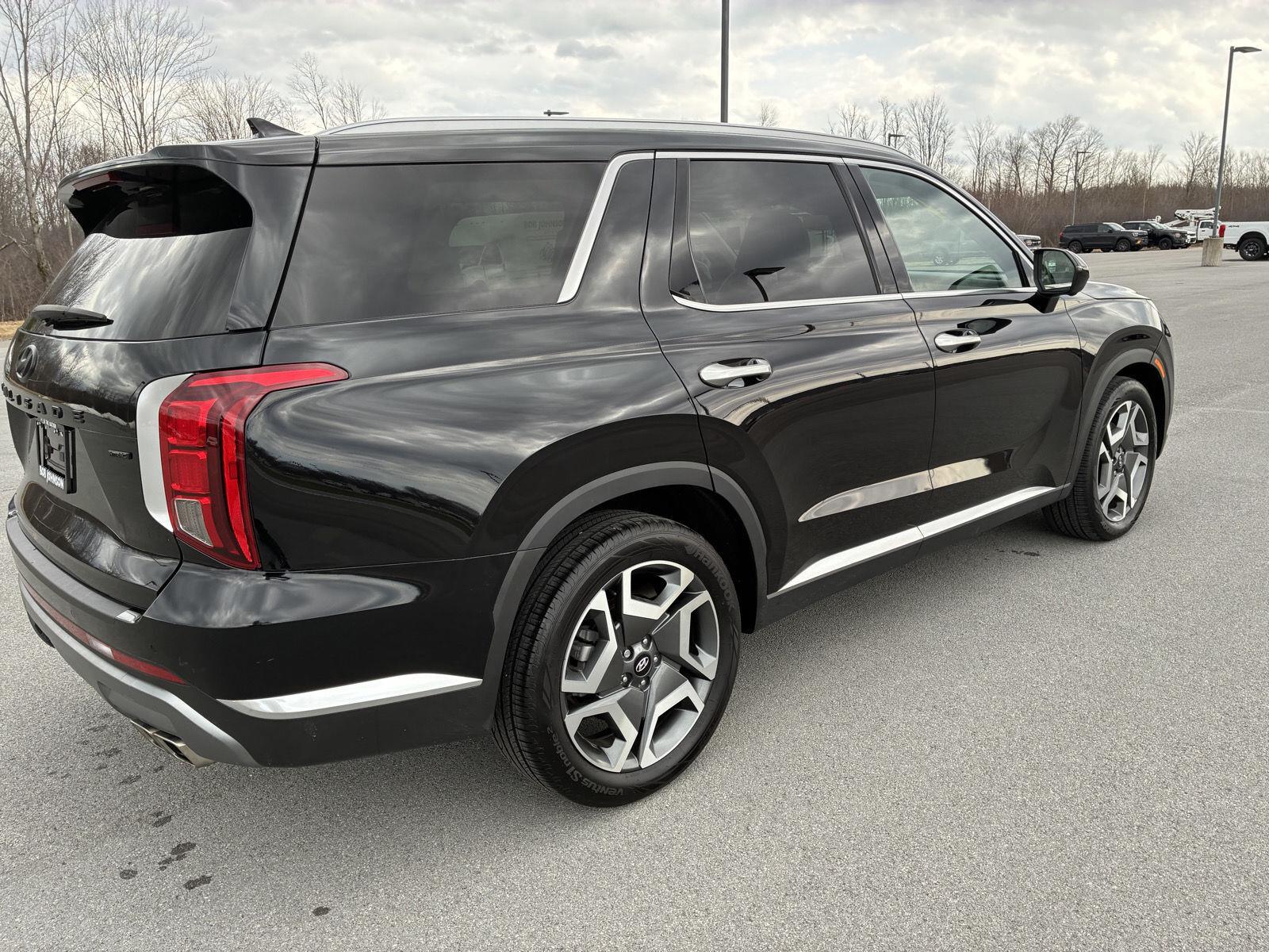 View vehicle photo 7