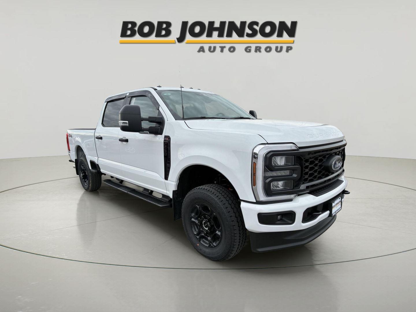 Oxford White 2026 Ford F-250 Super Duty Pickup Truck Four-Wheel Drive Automatic