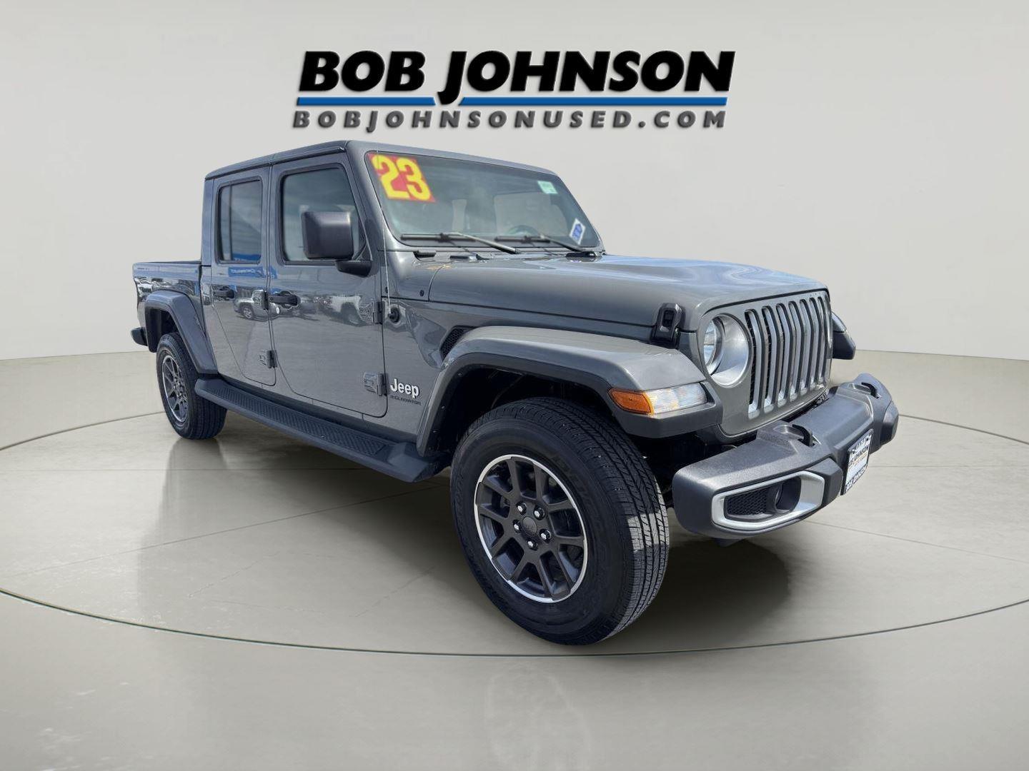 Sting-Gray Clearcoat 2023 Jeep Gladiator Overland Crew Cab 4WD Pickup Truck Four-Wheel Drive 8-Speed Automatic