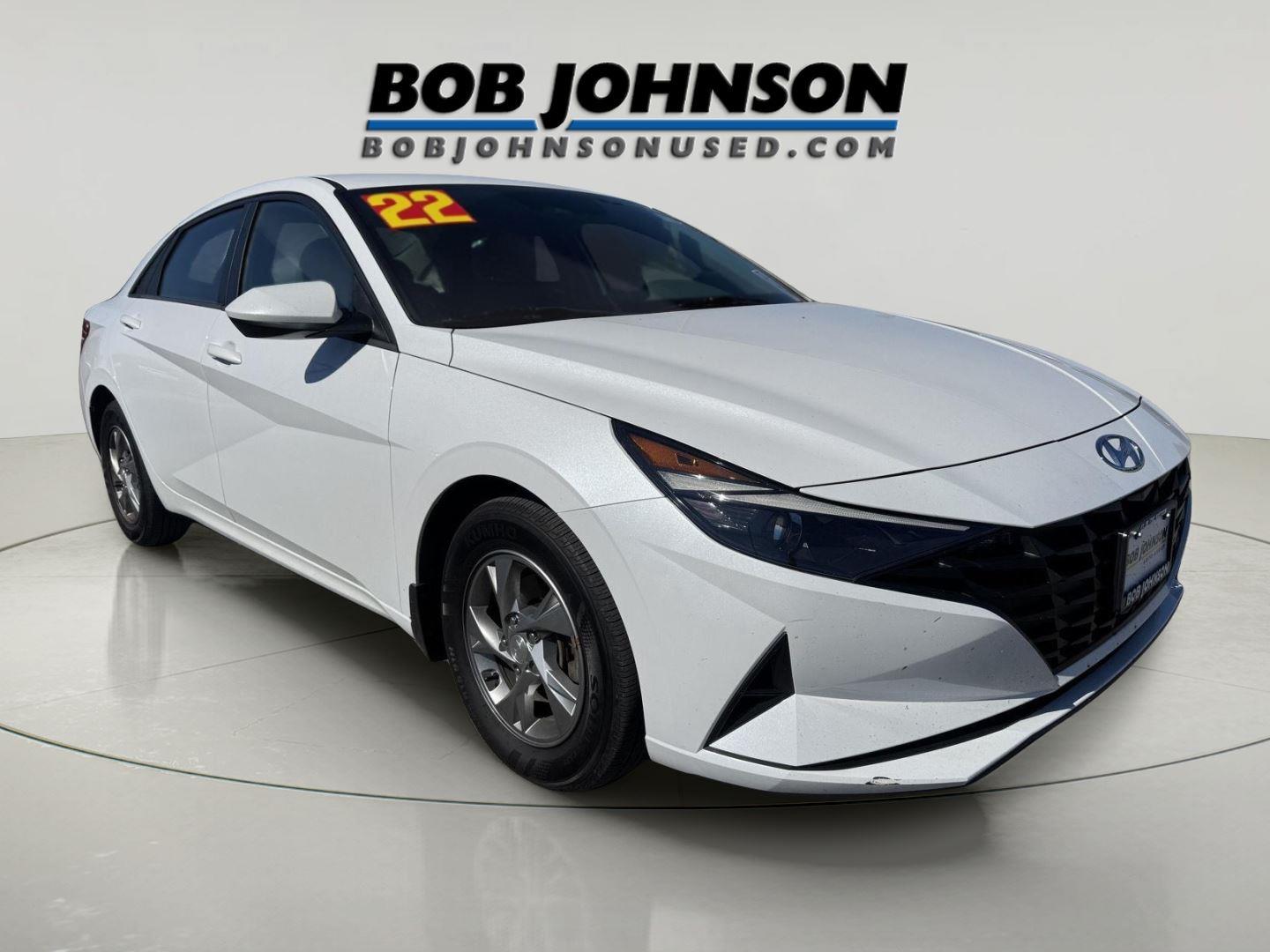 Quartz White 2022 Hyundai Elantra SE FWD Sedan Front-Wheel Drive Continuously Variable Transmission