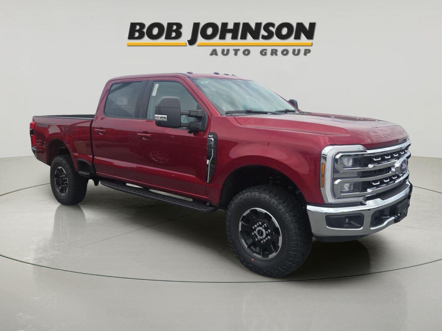 Ruby Red Metallic Tinted Clearcoat 2026 Ford F-250 Super Duty XLT Crew Cab 4WD Pickup Truck Four-Wheel Drive Automatic