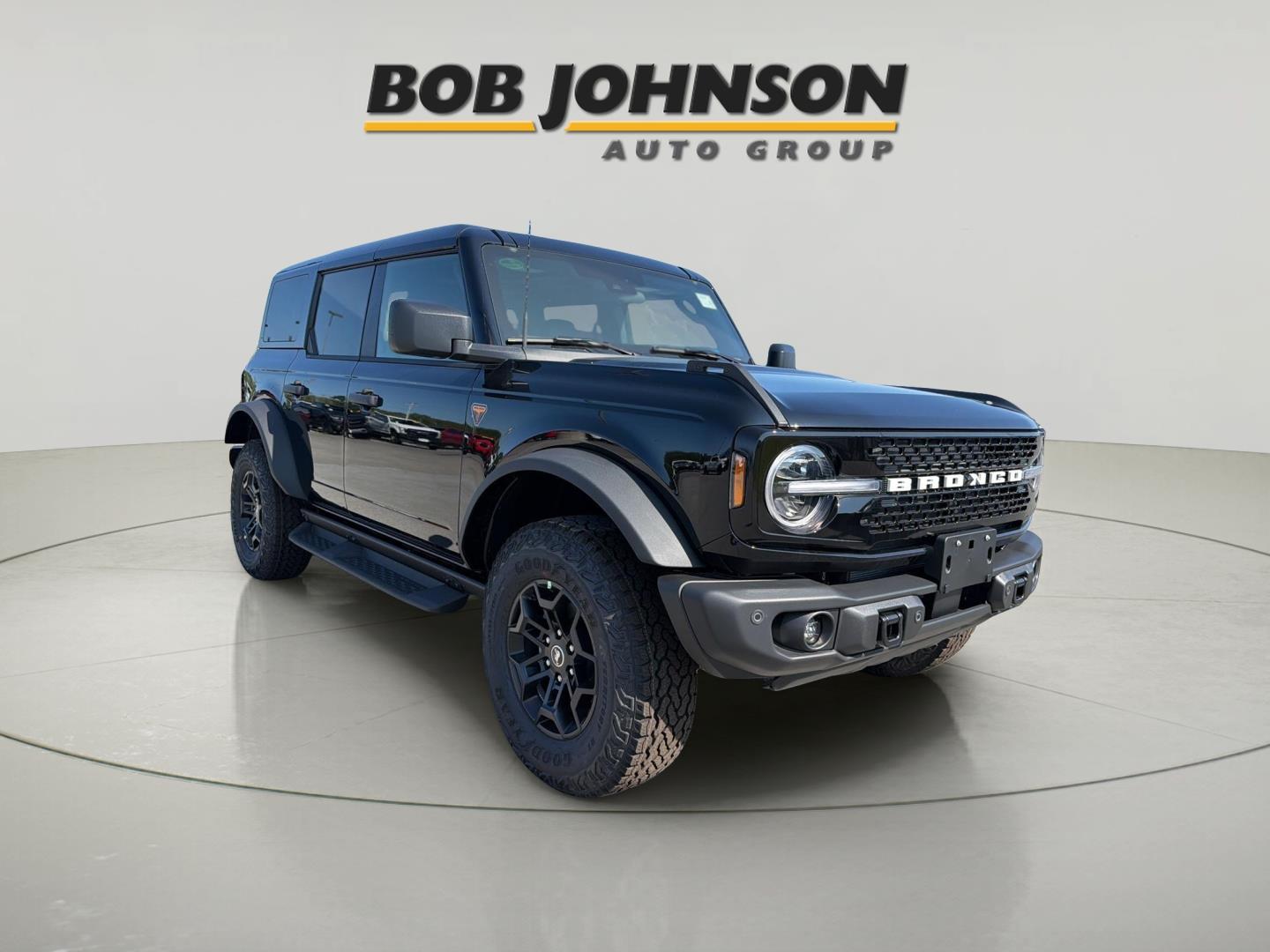 Shadow Black 2026 Ford Bronco SUV / Crossover Four-Wheel Drive Automatic