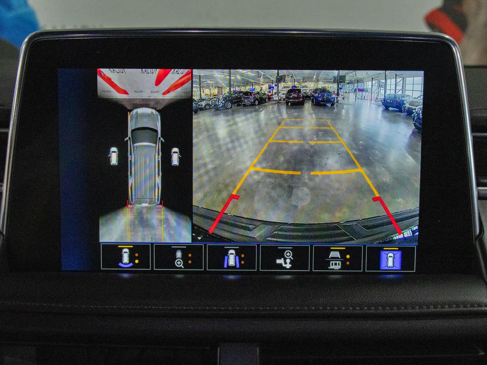 View vehicle photo 7