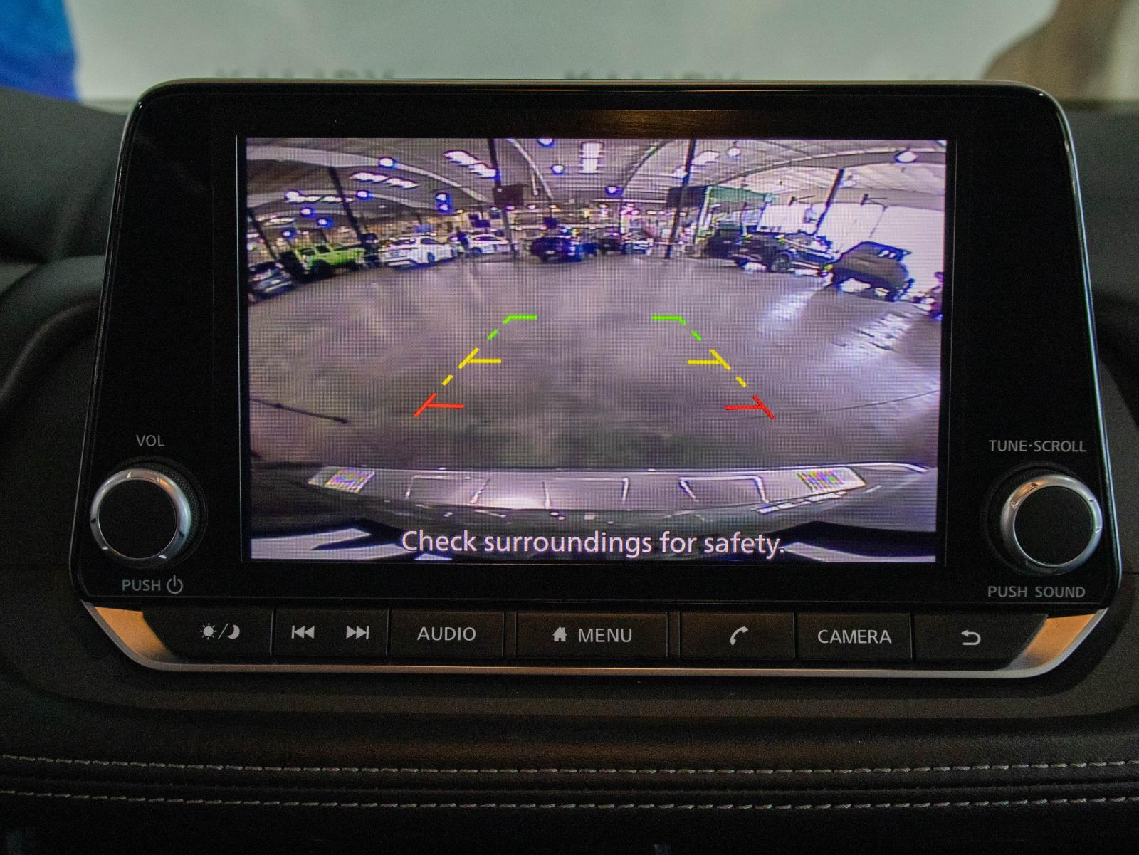 View vehicle photo 6