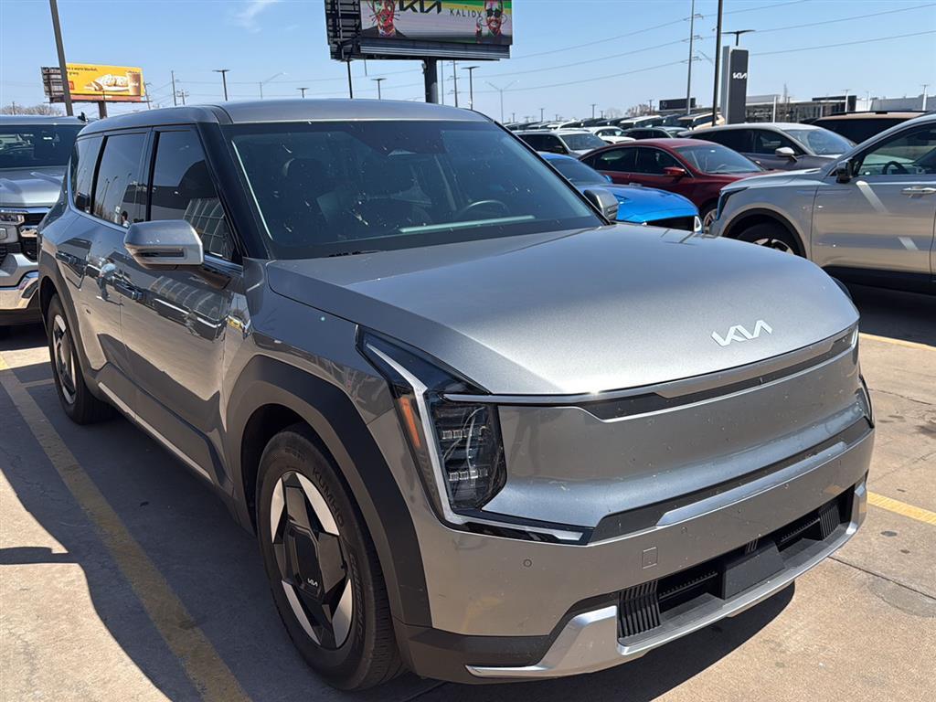2024 Kia EV9 Light Long Range RWD