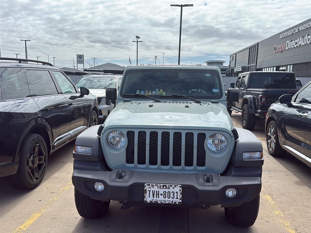 View vehicle photo 7