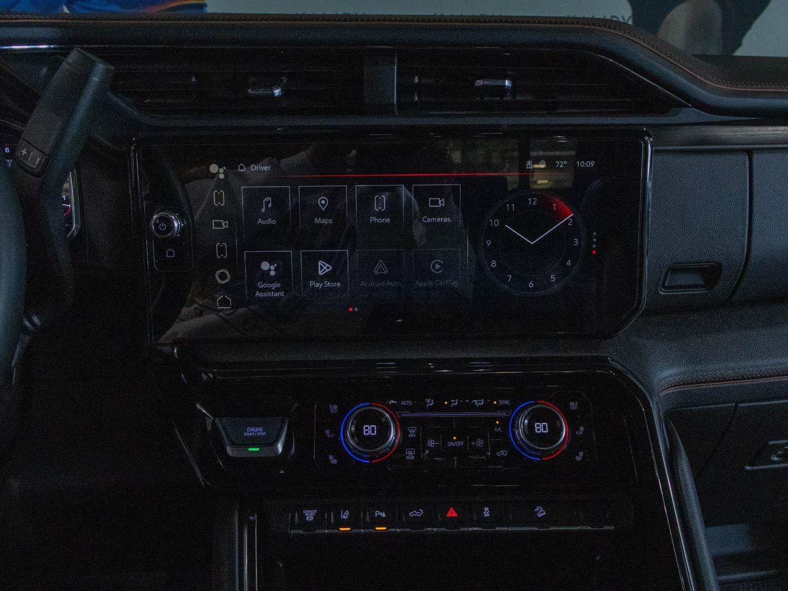 View vehicle photo 4