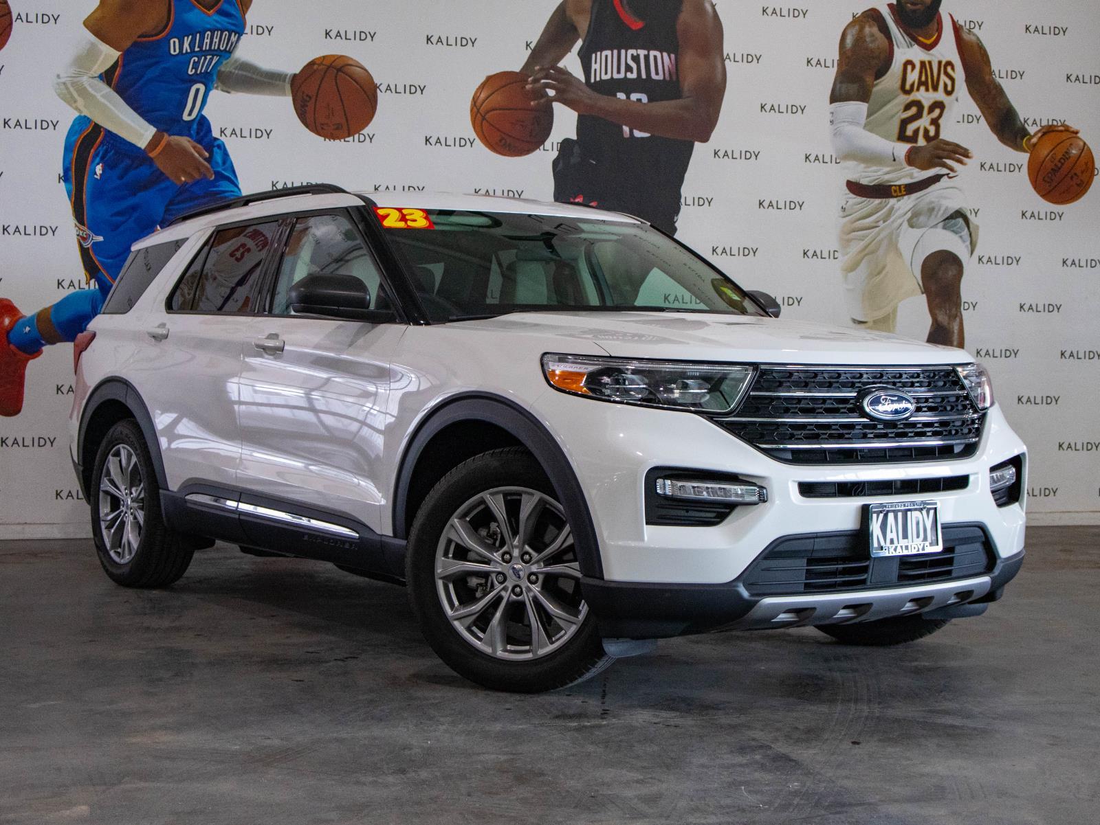 View vehicle photo 2