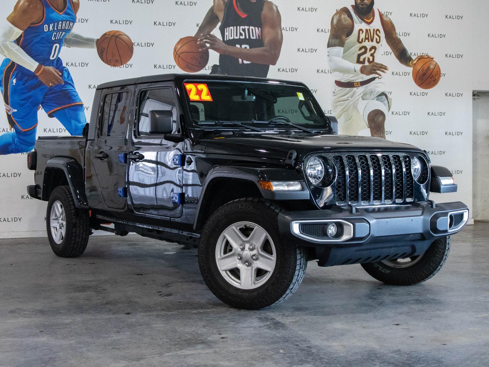 View vehicle photo 2