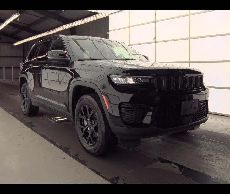 Diamond Black Crystal Pearlcoat 2025 Jeep Grand Cherokee Altitude 4WD SUV / Crossover Four-Wheel Drive 8-Speed Automatic