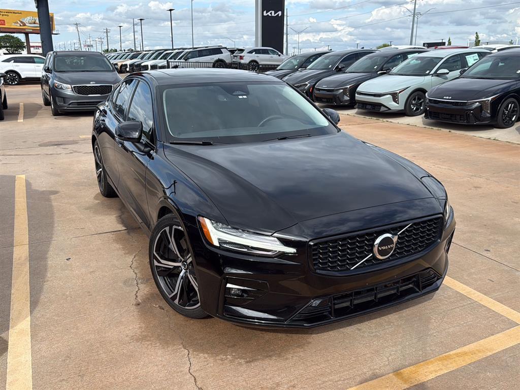 Onyx Black Metallic 2024 Volvo S60 B5 Core Dark Theme FWD Sedan Front-Wheel Drive Automatic