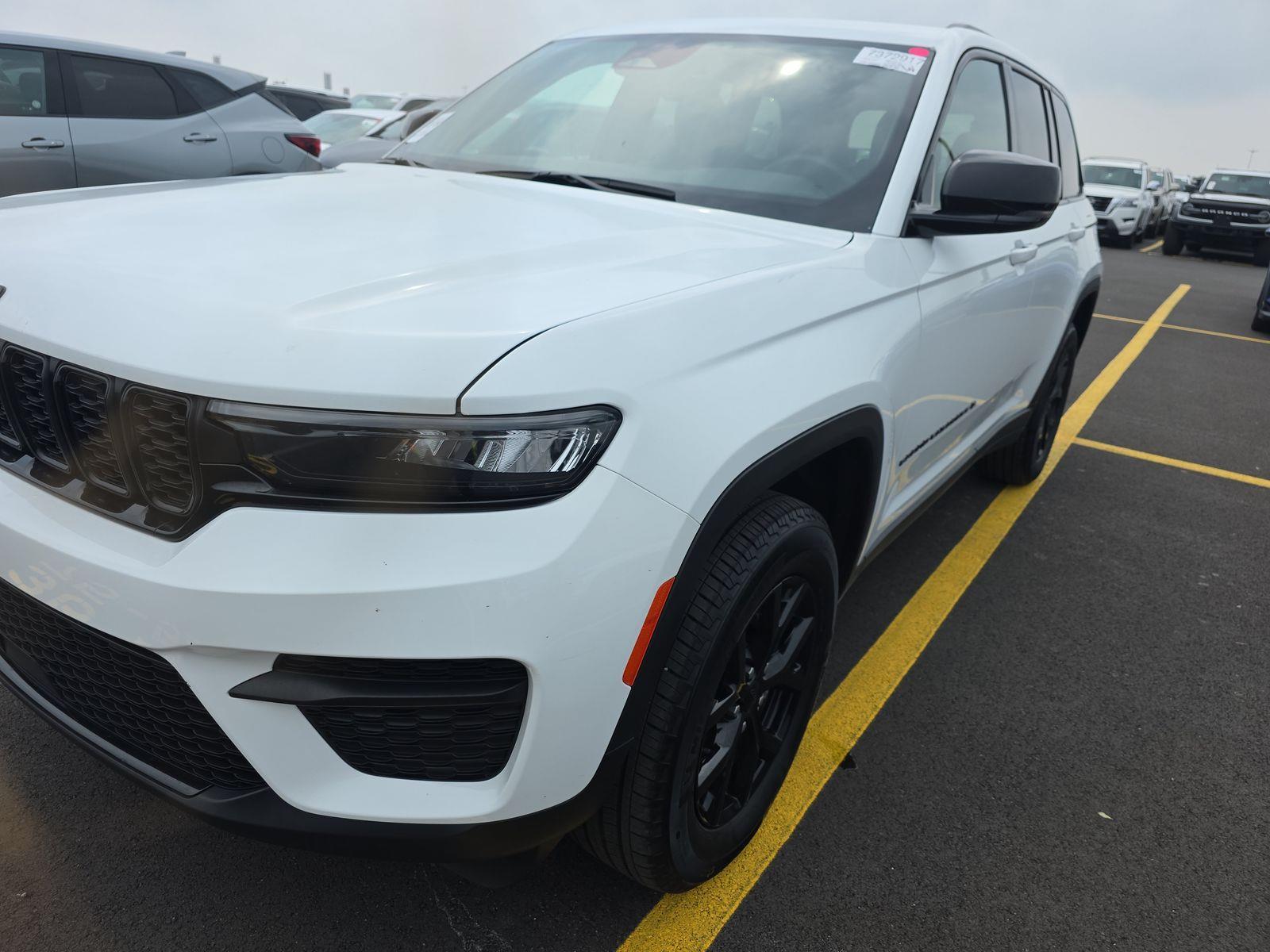 Bright White Clearcoat 2025 Jeep Grand Cherokee Altitude 4WD SUV / Crossover Four-Wheel Drive 8-Speed Automatic