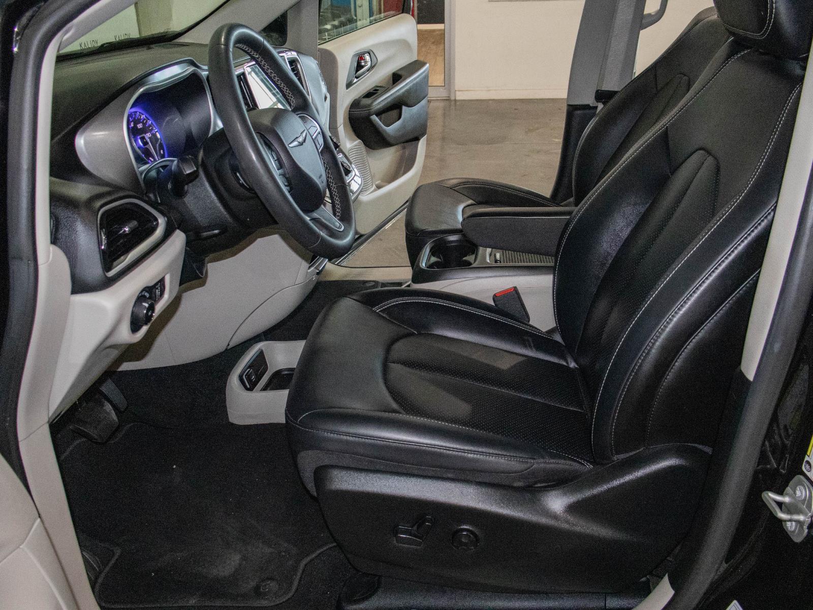 View vehicle photo 7