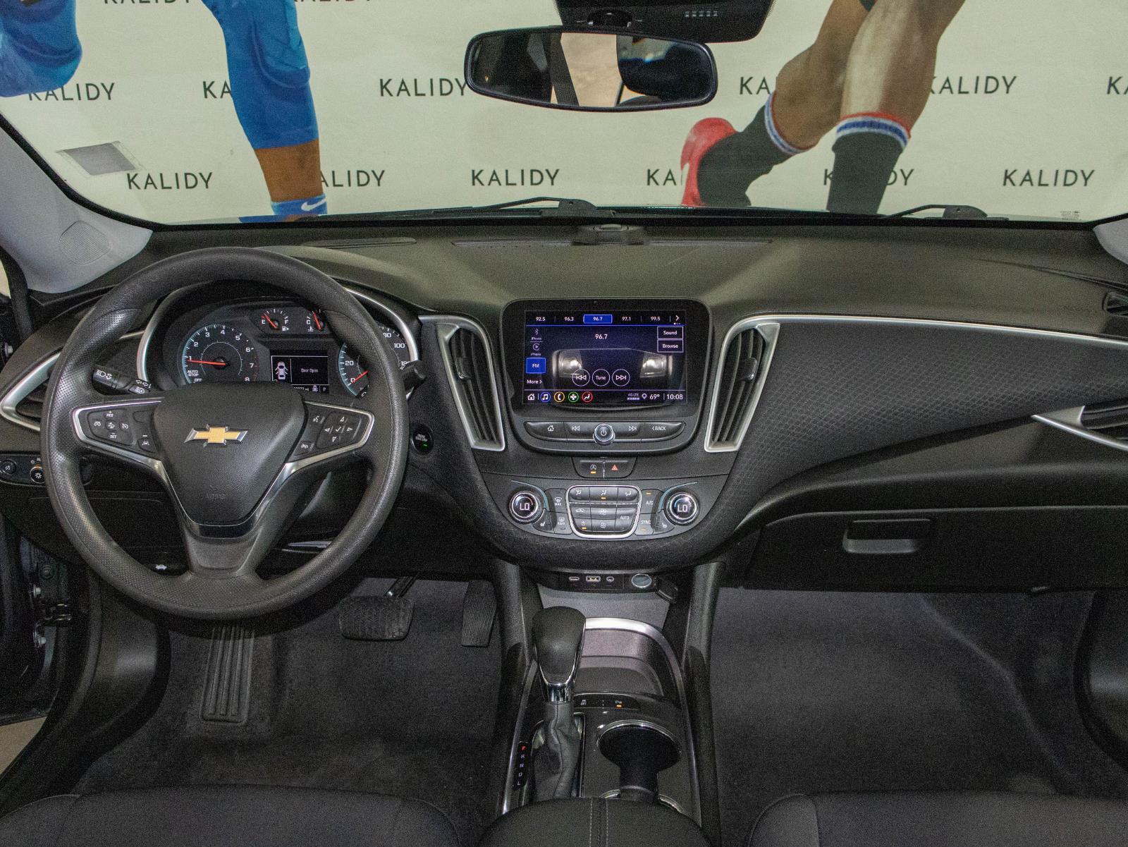 View vehicle photo 3