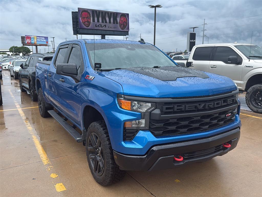 Glacier Blue Metallic 2022 Chevrolet Silverado 1500 Custom Trail Boss Crew Cab 4WD Pickup Truck Four-Wheel Drive 8-Speed Automatic