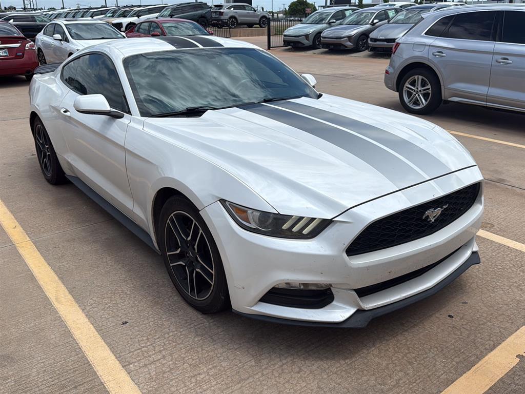 White 2017 Ford Mustang Coupe Rear-Wheel Drive