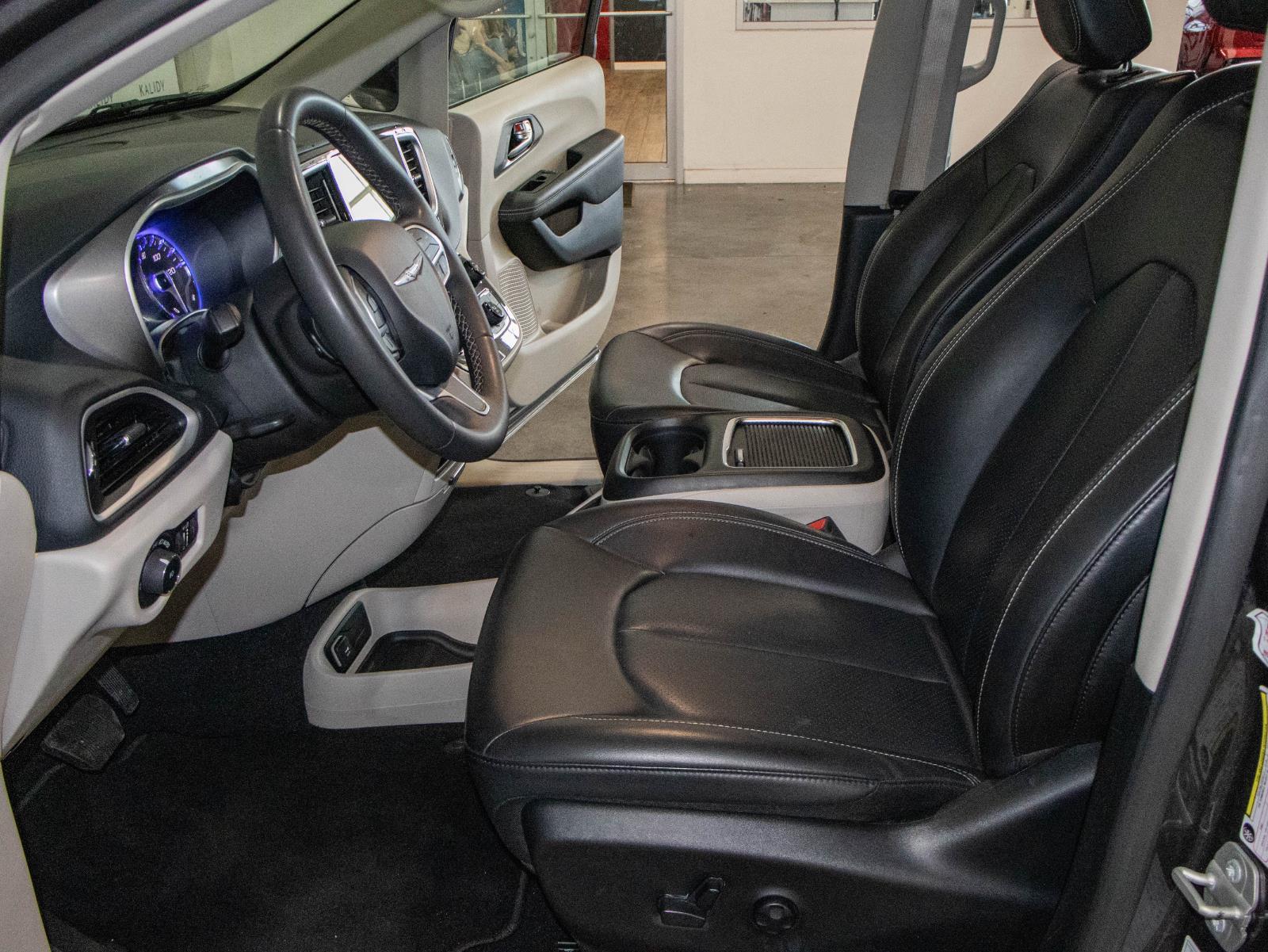 View vehicle photo 7